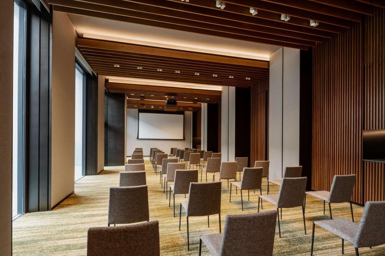 فندق Hyatt Centric كوتا كينابالو المظهر الخارجي الصورة Meeting room