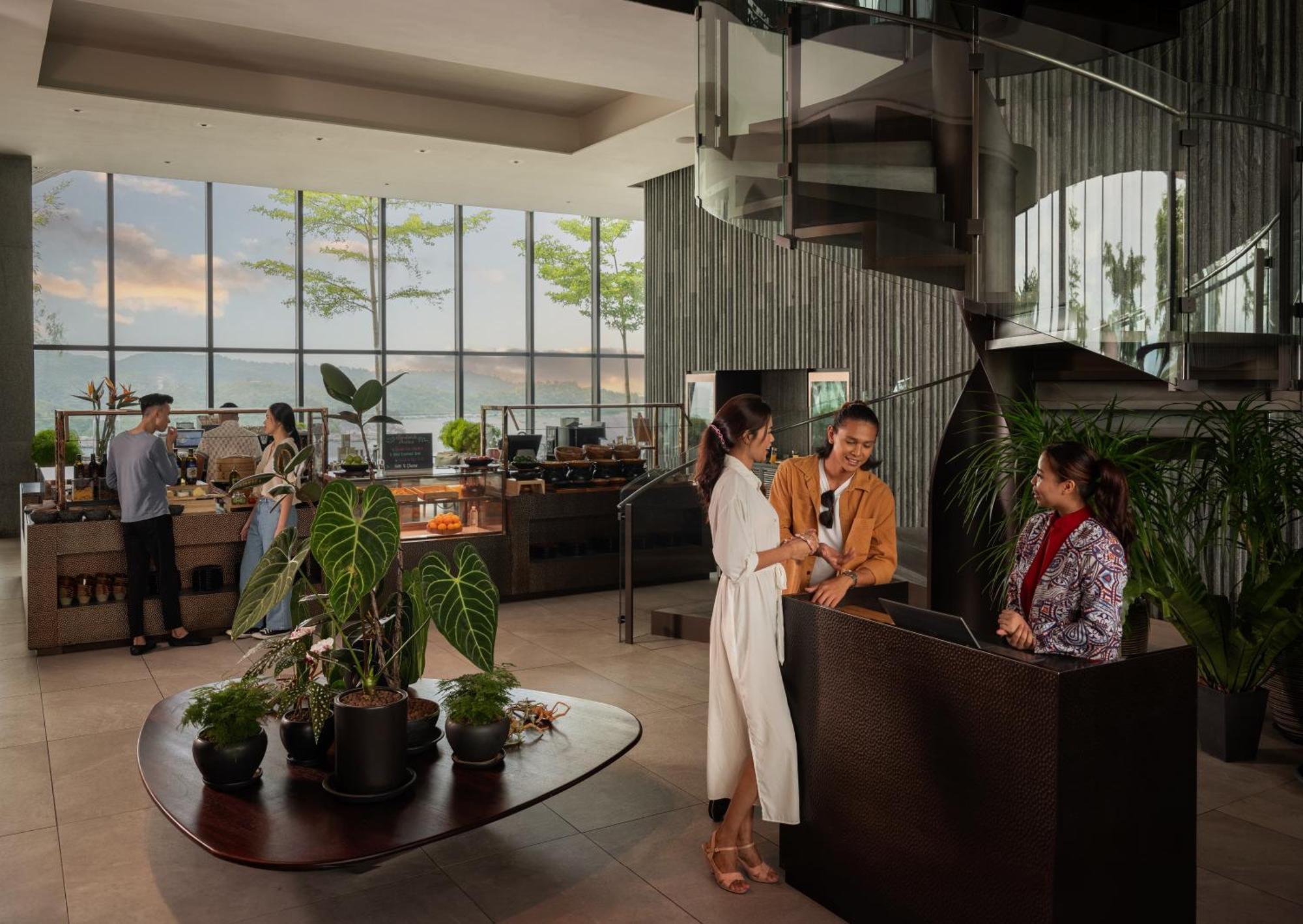 فندق Hyatt Centric كوتا كينابالو المظهر الخارجي الصورة The lobby of the hotel