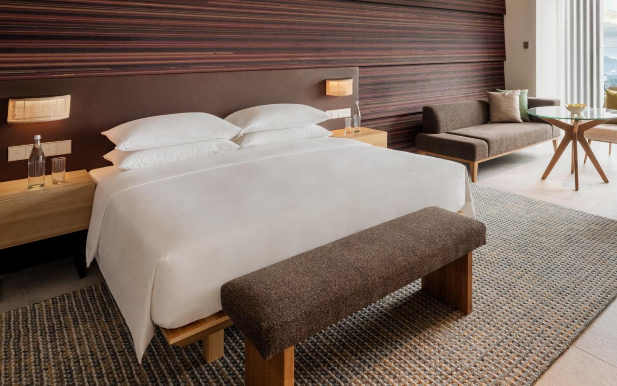 فندق Hyatt Centric كوتا كينابالو المظهر الخارجي الصورة A bedroom at the hotel